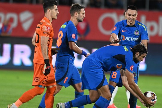 Cine sunt cei doi jucători pe care Gigi Becali i-a scos din primul ”11” al FCSB-ului