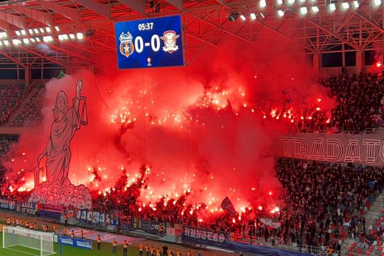 FOTO & VIDEO | Toate mesajele pe care și le-au transmis cele două galerii la derby-ul CSA - Rapid! Fanii s-au întrecut în ironii: ”'A înviat beleaua'. Dar totuși, care e Steaua?”