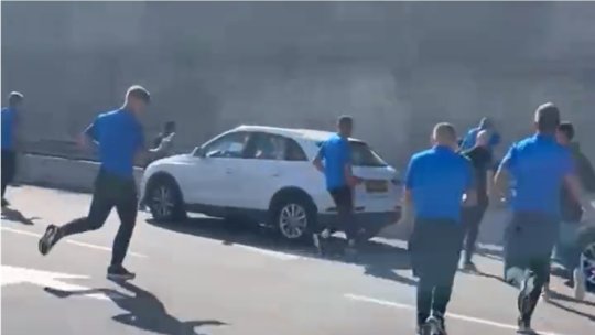 VIDEO | Imagini incredibile! Fotbaliștii din Israel, nevoiți să se baricadeze de urgență pe marginea drumului, după ce au auzit alarma de rachetă: ”Nimic nu ne oprește din drumul spre Euro”