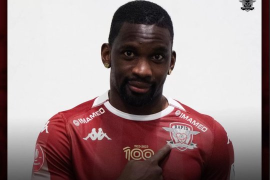 Debut pentru noul atacant al Rapidului, la doar două zile de când a fost prezentat! Juvhel Tsoumou a dat bară din foarfecă cu una dintre primele sale atingeri pentru giuleșteni