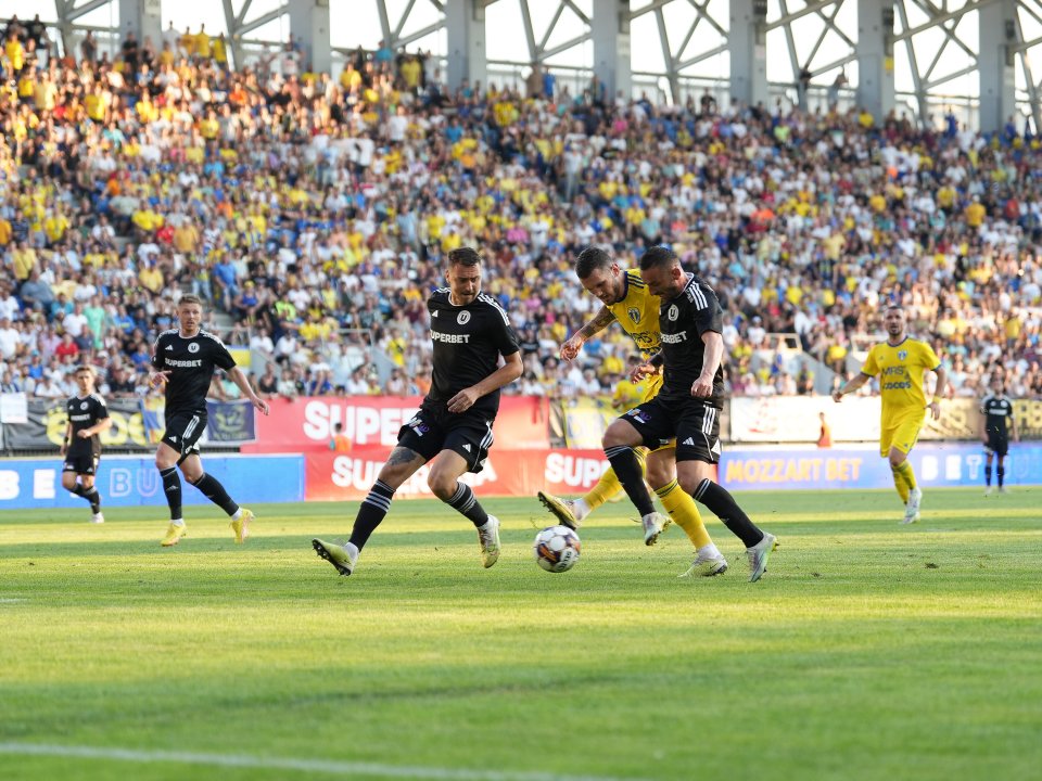 Imagine din meciul tur disputat pe "Ilie Oană", în vară