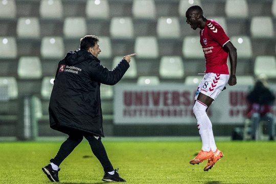 SPECIAL | Iubirea pentru fotbal i-a pus capăt zilelor. Cine a fost Raphael Dwamena, fotbalistul care s-a stins pe teren în Albania. Costel Gâlcă: ”A zis că orice se întâmplă, vrea să joace”