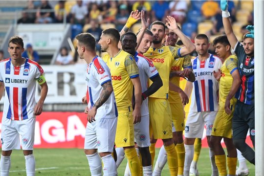Basarab Panduru, uluit de una dintre echipele-revelație din Superligă: ”Zici că erau mari staruri! Fizic e de departe cea mai bună”