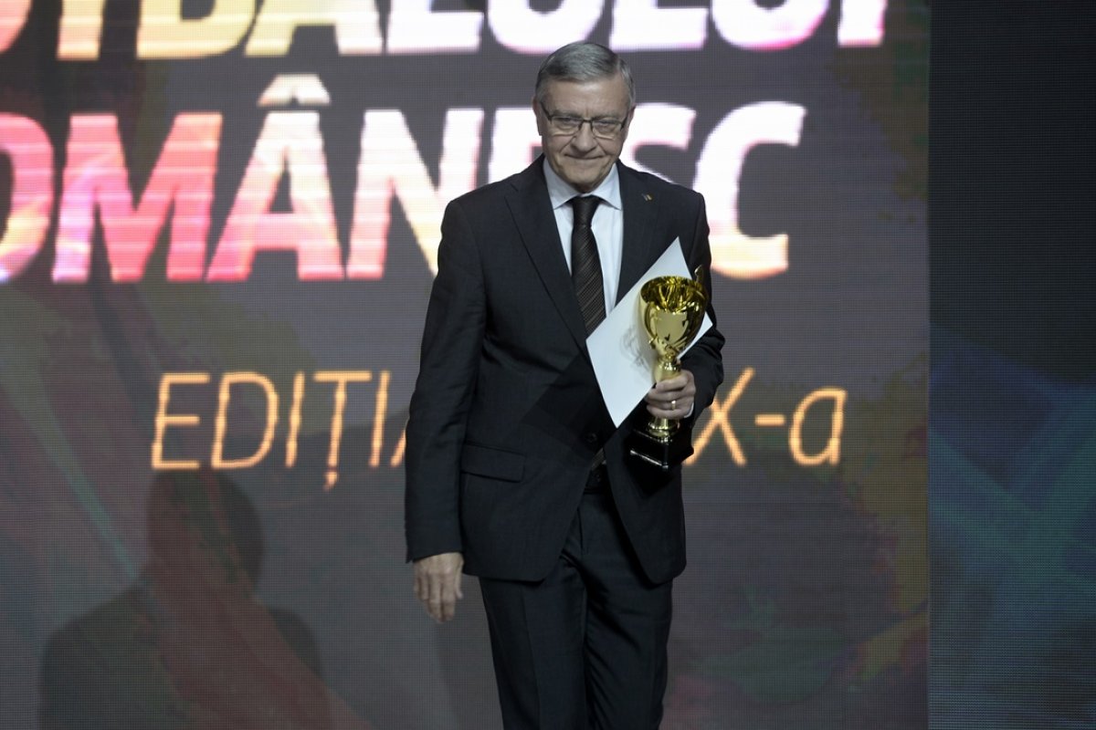 Mircea Sandu a fost președinte al FRF în perioada 1990 - 2014