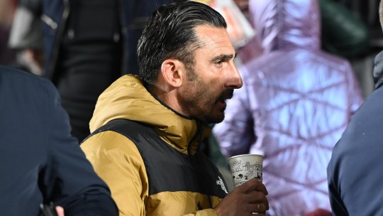 Aglomerare de VIP-uri, la meciul naționalei lui Daniel Pancu. Elias Charalambous și Albion Rrahmani, în tribunele Giuleștiului