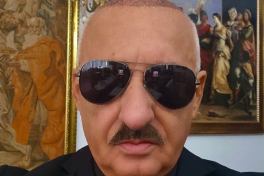 Imagini senzaționale cu fostul patron al Rapidului. Și-a făcut implant de păr și a ajuns de nerecunoscut | GALERIE FOTO