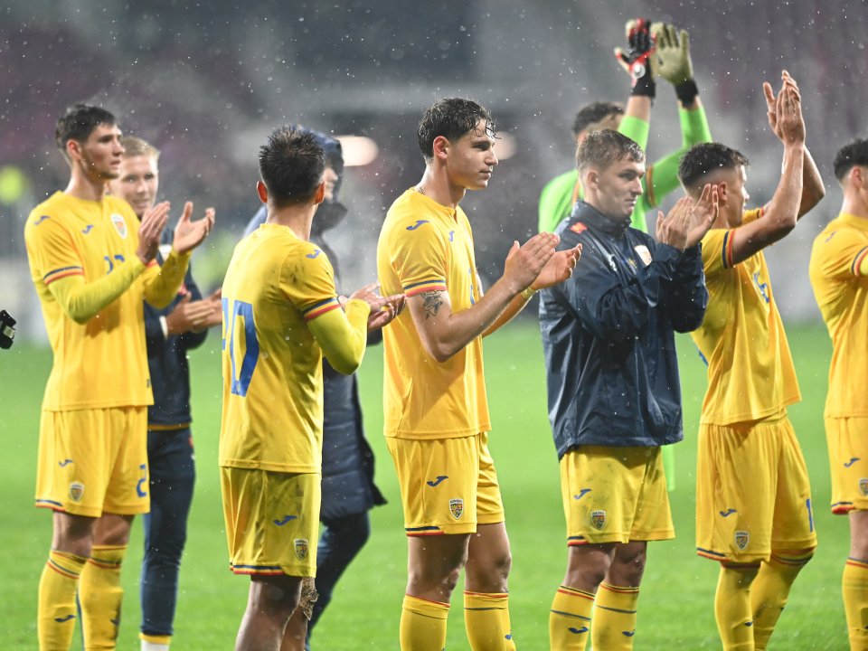 Matei Ilie, alături de colegii săi din naționala U21, la succesul de vineri seară, împotriva Albaniei