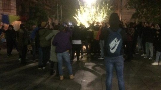 FOTO + VIDEO EXCLUSIV | Sărbătoare ca pe vremuri la Universitate! Fanii naționalei au celebrat calificarea în locul devenit deja obișnuit