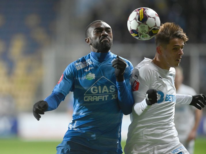 Sebastian Orozco, în tricoul Chindiei, într-un meci împotriva Universității Craiova, sursă foto: Sportpictures