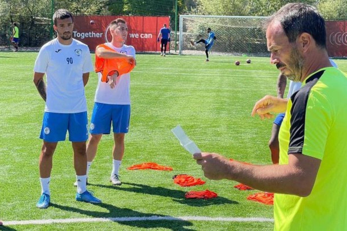 Diego Longo, pe vremea în care era antrenor la Kukesi, în Albania