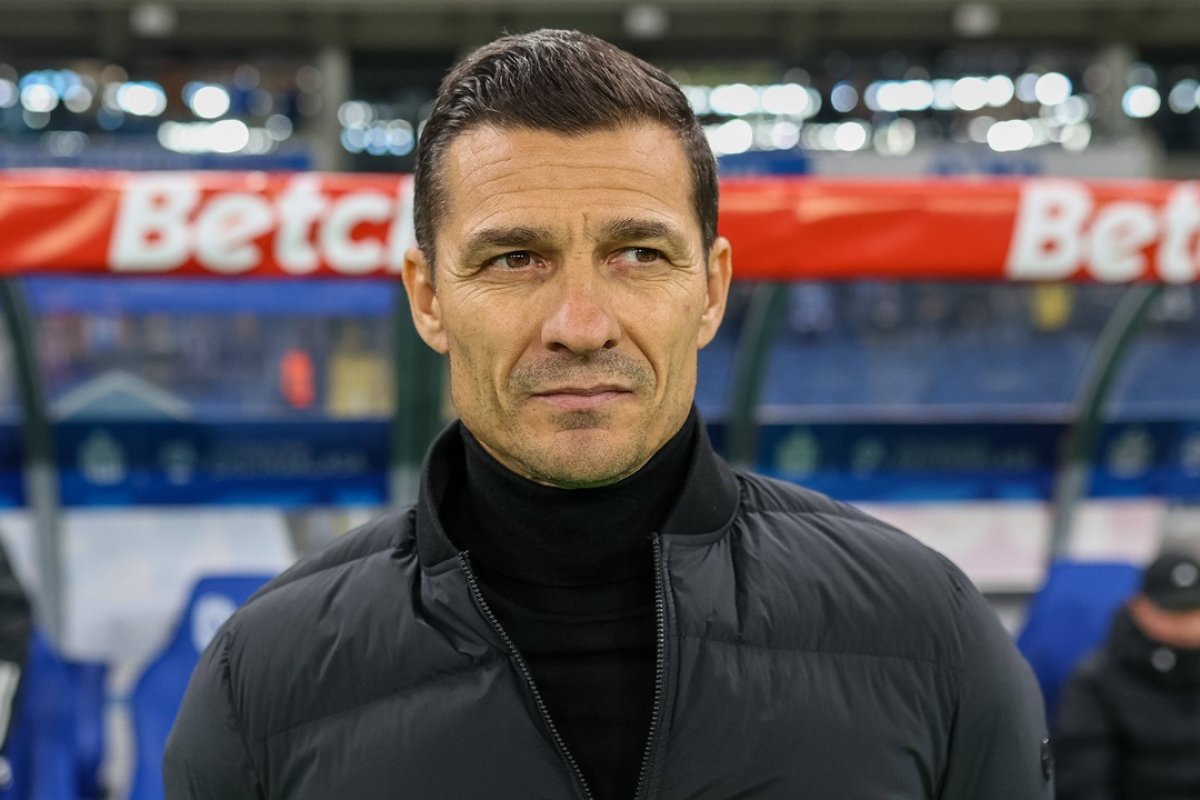 Trei trofee a câștigat Costel Gâlcă în unicul sezon petrecut pe banca FCSB, titlul, Cupa României și Supercupa