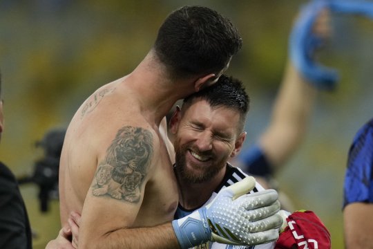 VIDEO | Bătaie la Brazilia – Argentina! Lionel Messi și-a scos echipa de pe teren! Dibu Martinez, portarul campioanei mondiale, a sărit la jandarmi!
