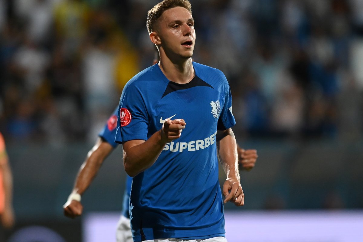 Louis Munteanu se bucură după un gol marcat în meciul Farul Constanța - Universitatea Craiova 2-0, Superliga Superbet, Stadionul central al Academiei Gheorghe Hagi din Ovidiu, 27 august 2023