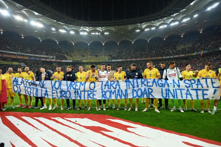 ”Alături de voi, vrem o țară întreagă-n spate/ Cu toții la EURO, între români doar unitate!”