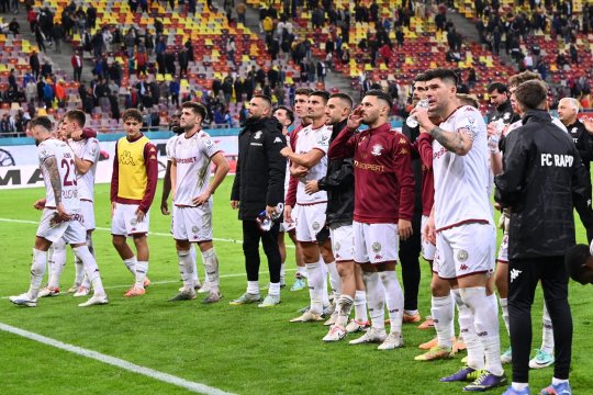 OFICIAL | Rapid i-a prelungit contractul fotbalistului devenit titular incontestabil în acest sezon