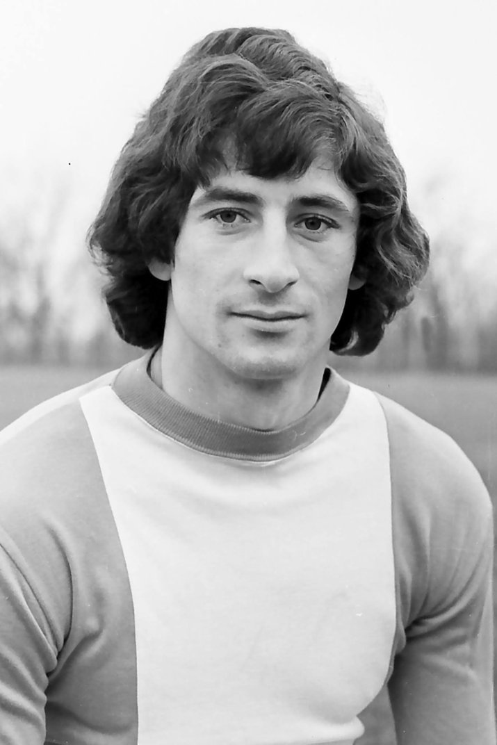 Dinu a jucat la Dinamo între 1966 și 1983