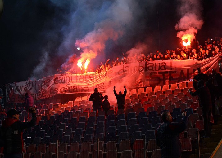 Mesajul galeriei FCSB (fostă Steaua) adresat jucatorilor înaintea derby-ului cu Dinamo. FCSB (fostă Steaua) - DINAMO 1-1, LIGA 1 (28.02.2014)