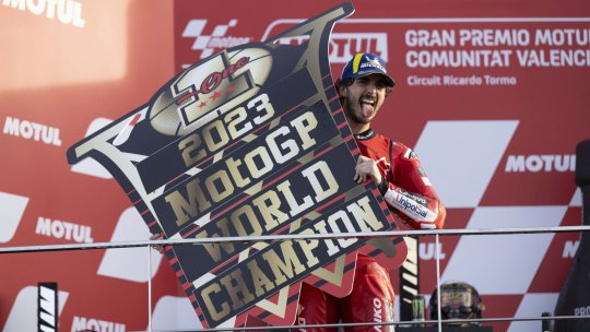 Bagnaia este noul și vechiul campion mondial la MotoGP. Italianul a profitat de abandonul lui Jorge Martin