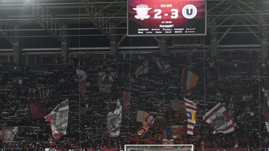 Moment inexplicabil la finalul partidei dintre Rapid și U Cluj. Un copil, suporter giuleștean, a avut de "suferit"