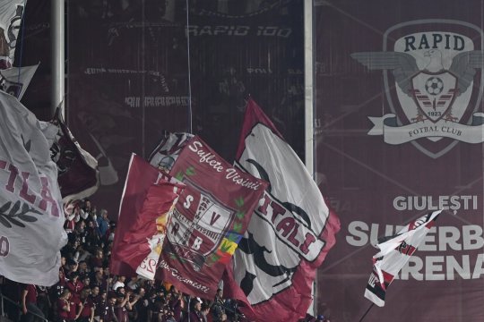 Rapid a avut parte de un invitat surpriză în vestiar, după înfrângerea cu U Cluj. Cine i-a ”vizitat” pe giuleșteni