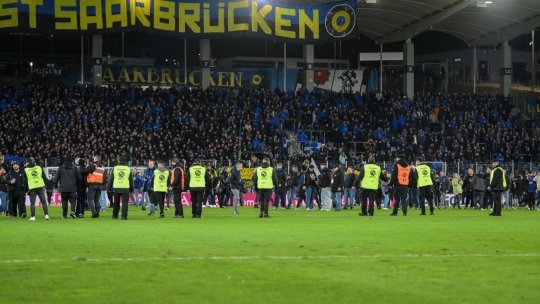 EXCLUSIV | Un antrenor din Superligă, fost jucător la Saarbrucken, formația care a eliminat Bayern din Cupa Germaniei, surprinde: ”Sunt jucători în Liga 4 care se duc la muncă, dar care ar face față în România!”