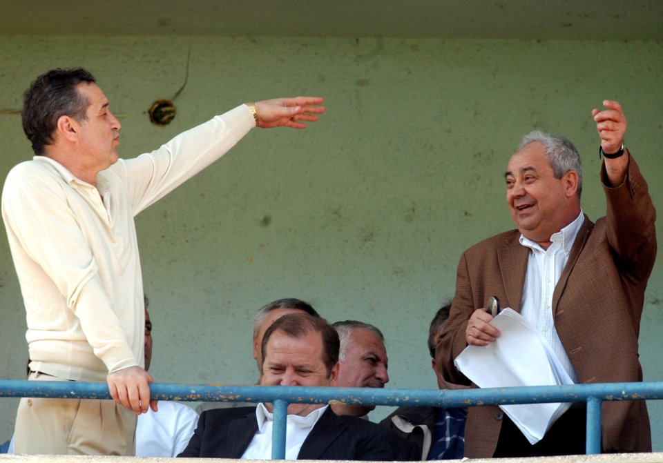 Gigi Becali, finanțator Steauai, și Ioan Horoba, vicepresedinte Gloria Bistrița, în tribună la meciul Gloria Bistrița - Steaua 2-0, LIGA 1, 14 aprilie 2007