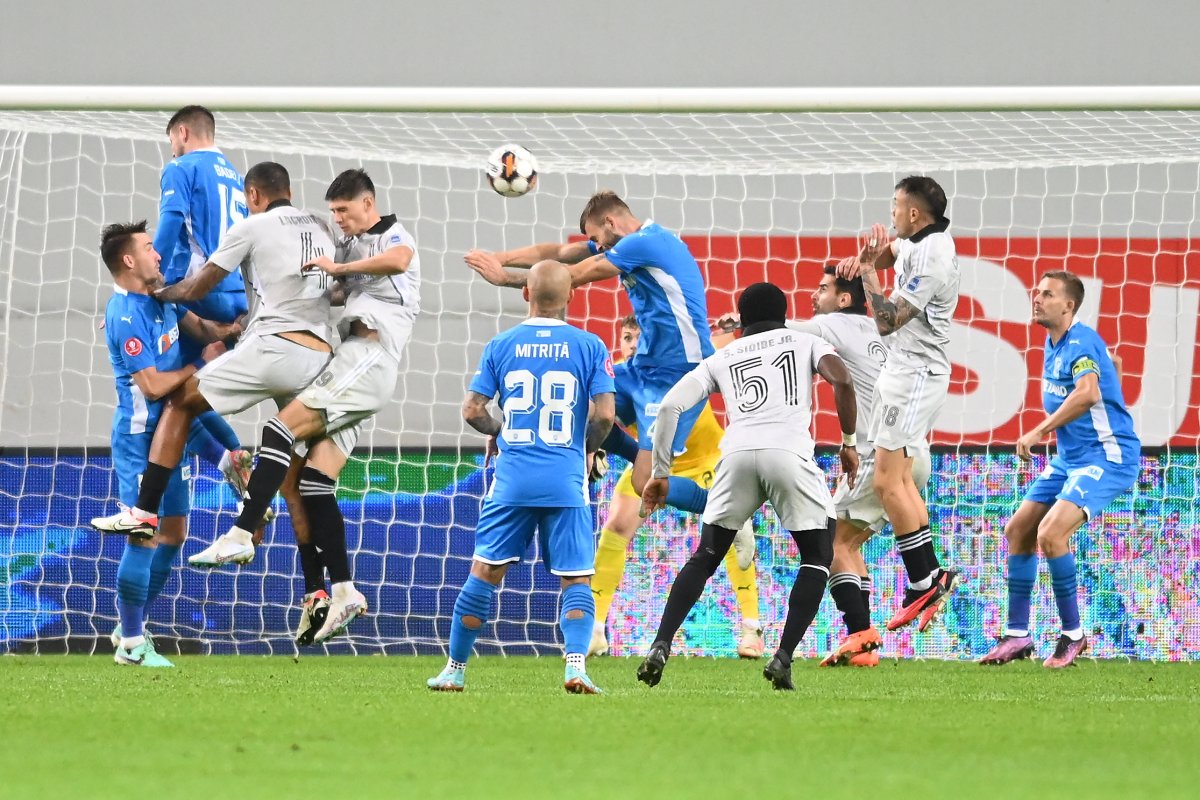 Universitatea Craiova - FCU Craiova, meci din cadrul etapei a 15-a a Ligii 1