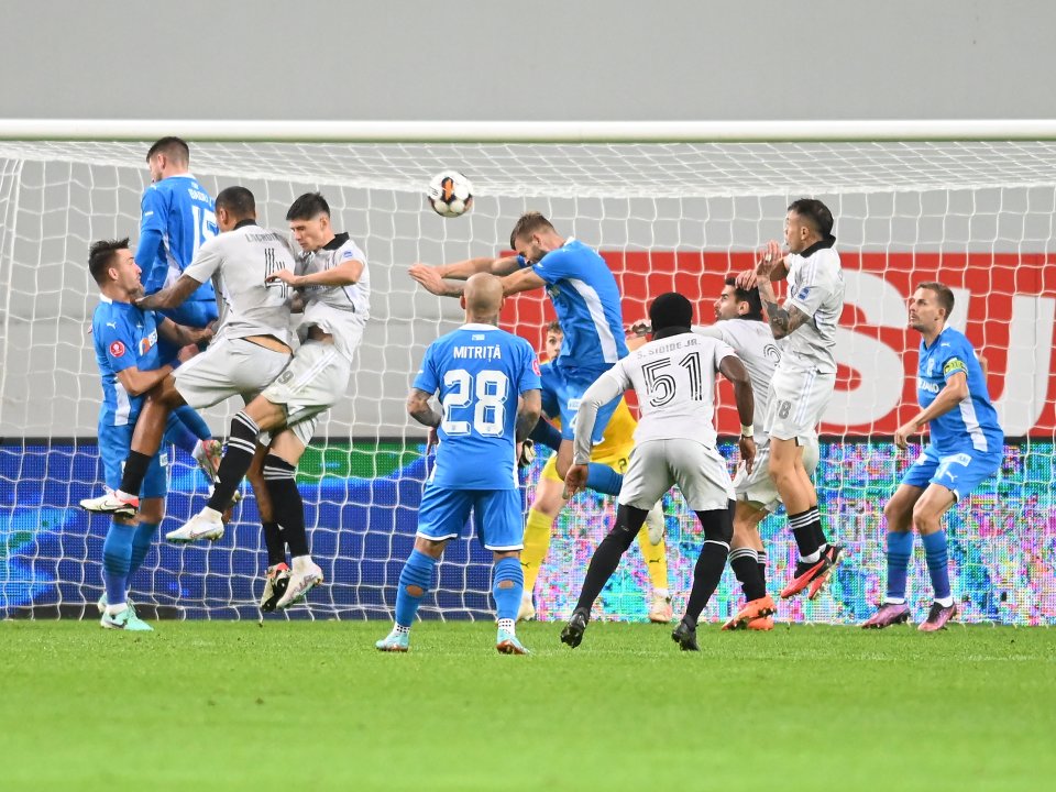 Universitatea Craiova - FCU Craiova, meci din cadrul etapei a 15-a a Ligii 1