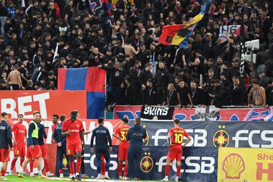 Copy-paste! Scenografia celor de la FCSB la derby-ul cu Rapid, ”împrumutată” de pe internet. De unde s-au inspirat suporterii ”roș-albaștri”