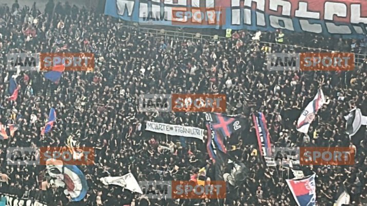 ”Moarte ț*******r!”, alături de stema legionară, pe un banner al Peluzei Nord FCSB