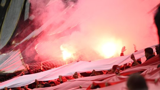 Sute de materiale pirotehnice confiscate de jandarmi și zeci de mii de lei amenzi la FCSB - Rapid