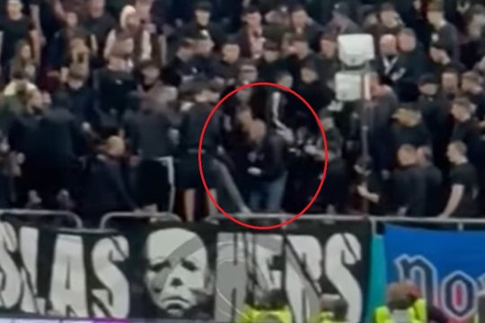 VIDEO | Ultrașii FCSB-ului s-au bătut între ei. Imagini incredibile din galeria ”roș-albaștrilor”