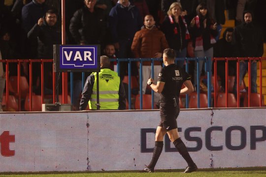 EXCLUSIV | Tehnologia VAR, aprig contestată în Superligă, a ”retrogradat” direct la Liga 4: ”Este o acțiune a CCA-ului!”