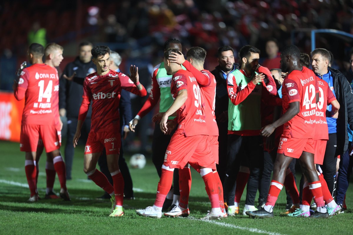 UTA Arad - Dinamo, scor 2-1.