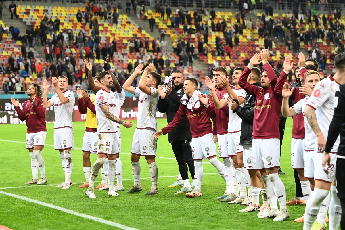 Jucătorii Rapidului la finalul partidei cu FCSB