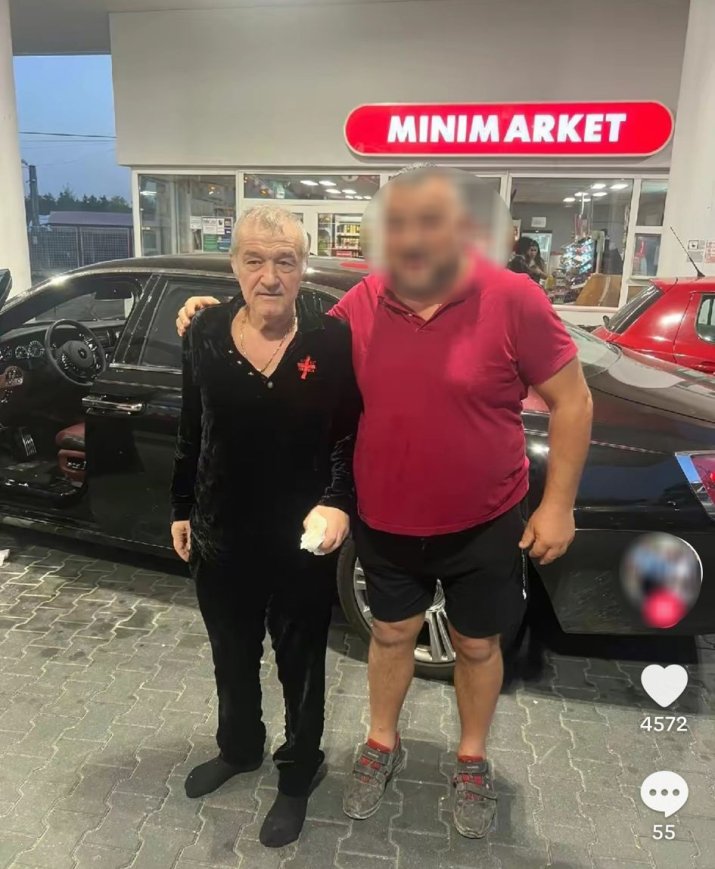 Gigi Becali, poza în șosete alături de un fan