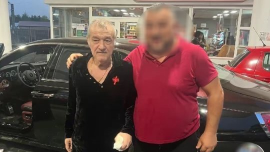 Gigi Becali a ajuns pe TikTok într-o ipostază incredibilă: a coborât desculț din Rolls Royce pentru un selfie. Cum a fost fotografiat