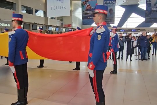 VIDEO | Edi Iordănescu, moment special trăit pe aeroport înaintea plecării spre Hamburg. Ce surpriză a avut