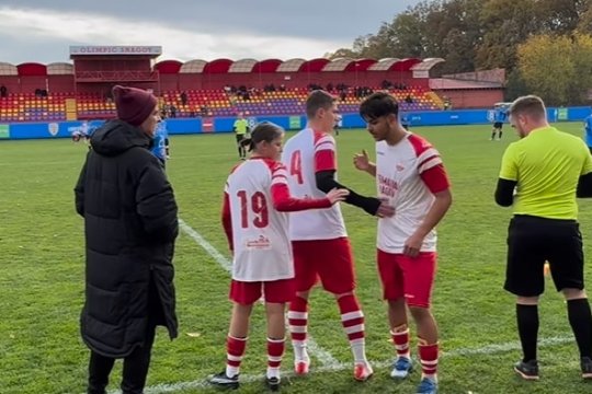 Laurențiu Reghecampf Jr, fiul antrenorului și al impresarei Anamaria Prodan a debutat la seniori la 15 ani, în Liga 4