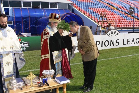 Ipoteză incredibilă a lui Gigi Becali. Ce l-ar fi pus un duhovnic să facă pe Florinel Coman după remiza cu CFR: ”Nici Dumnezeu nu te ajută dacă faci din astea”