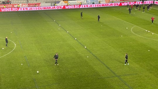 Au vopsit gazonul de pe ”Arcul de Triumf”! Ce "surpriză" au avut jucătorii la Dinamo - Universitatea Cluj