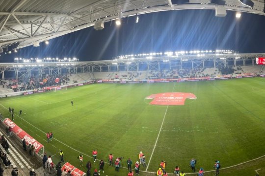 5 lucruri care nu s-au văzut la TV la Dinamo - U Cluj: gestul lui Nistor, evenimente în tribună și doi suporteri speciali