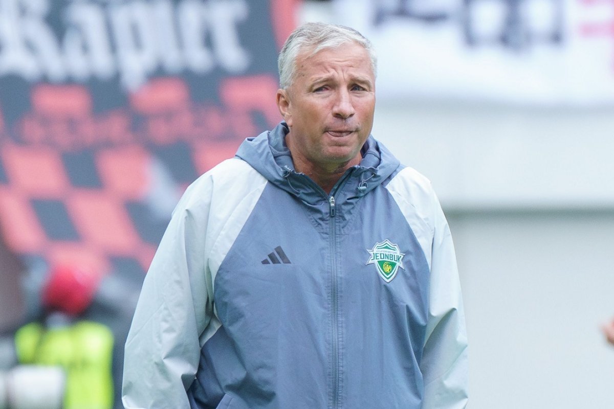 Dan Petrescu, antrenorul celor de la Jeonbuk din vara anului 2023