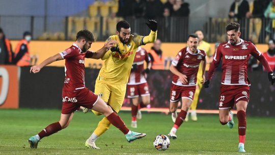 Petrolul - Rapid, ASTĂZI, de la 20.00, LIVE TEXT pe iAMsport.ro. ”Primus derby”, episodul 82. Echipele de start