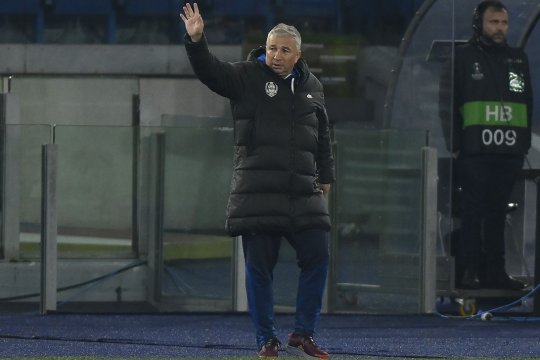 Un fost jucător de la CFR Cluj a sărit la Dan Petrescu după un meci! Ce s-a întâmplat: ”S-a ascuns și s-a închis cu ușa”