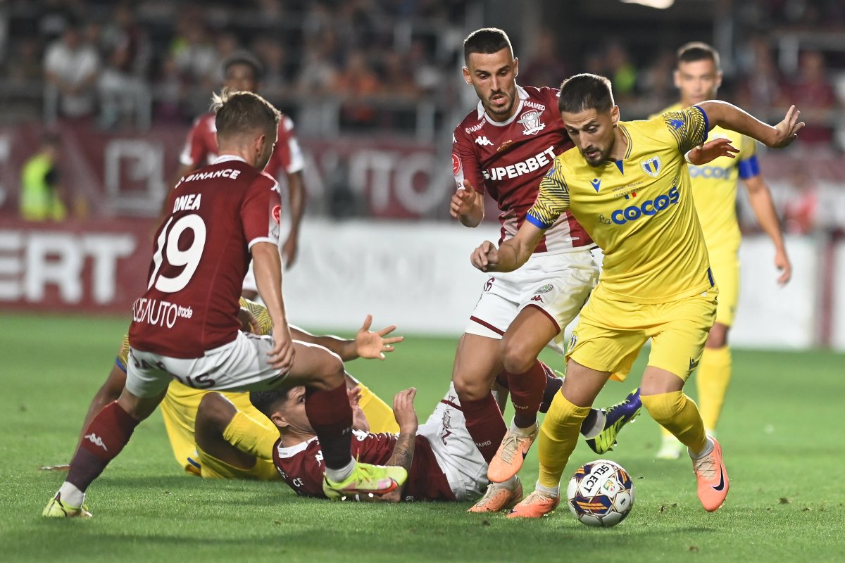 Rapid - Petrolul, meci din cadrul sezonului 2023-2024 al Ligii 1