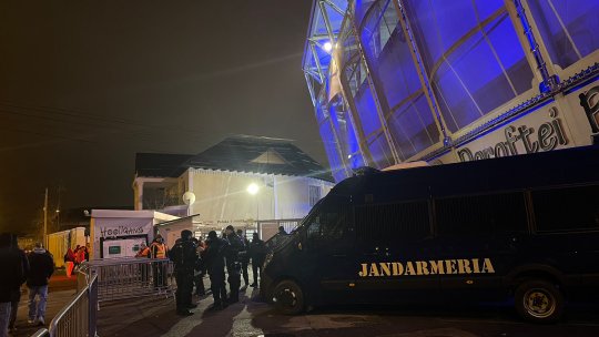 Cum au fost primiți suporterii Rapidului în momentul sosirii la stadionul Ilie Oană. Petrolul va fi încurajată de galeriile altor patru echipe împotriva rivalilor
