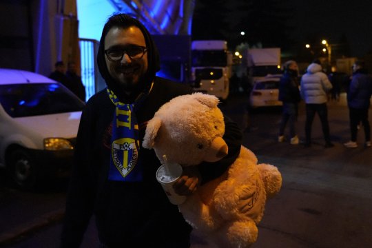 Imaginile serii la ”Primvs Derby”! Petrolul a cerut jucării de pluș, doi fani au uimit tot stadionul :)