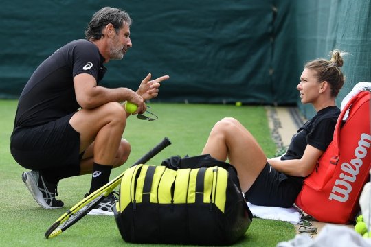 Halep i-a răspuns legendarei Chris Evert. Americanca a avut o postare tranșantă despre nevinovăția Simonei