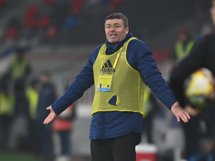 Antrenorul ”roș-albaștrilor” susține că cei care conduc clubul Steaua trebuie să ia deciziile bune pentru a merge lucrurile